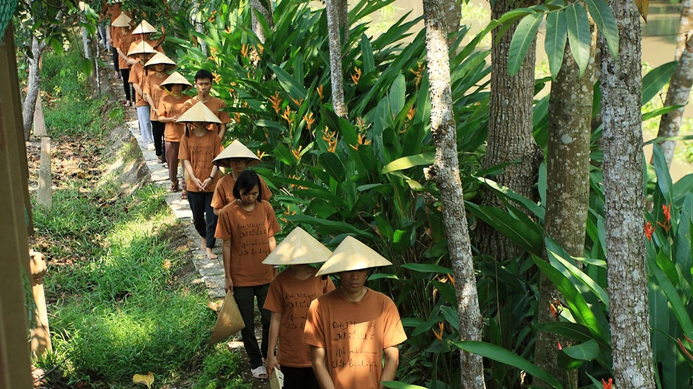 Trở về với thiên nhiên, chăm sóc cảm xúc từ những bước chân