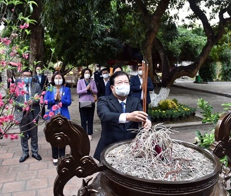 Dâng hương tưởng nhớ tại các di tích lịch sử văn hóa ảnh 1 Dâng hương tưởng nhớ tại các di tích lịch sử văn hóa ảnh 1