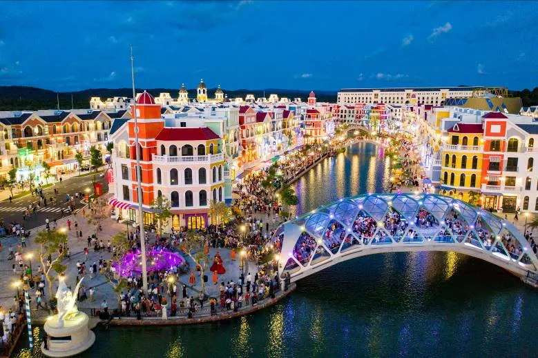 Choáng ngợp trong đêm công diễn “Sắc màu Venice”  ảnh 1