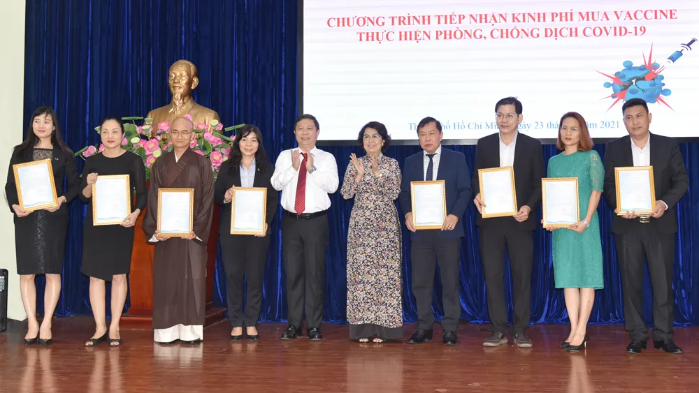 Cổ đông SCB ủng hộ 20 tỷ đồng cho quỹ phòng chống dịch Covid-19 của TPHCM ảnh 2 Cổ đông SCB ủng hộ 20 tỷ đồng cho quỹ phòng chống dịch Covid-19 của TPHCM ảnh 2