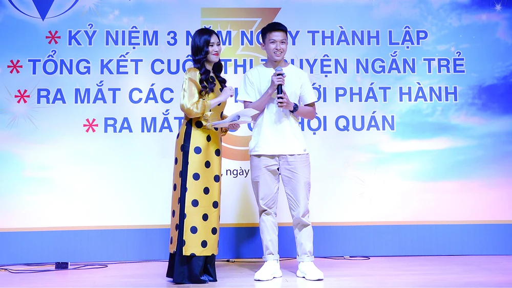 Tác giả trẻ Võ Đăng Khoa nhận giải nhất trong cuộc thi Truyện ngắn Trẻ 2020-2021 do Quán Chiêu Văn tổ chức cuối tháng 4-2021. Ảnh: VÕ KHÁNH 