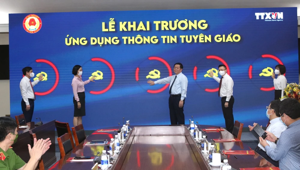 Khai trương ứng dụng “Thông tin Tuyên giáo”. Ảnh: tuyengiao.vn 