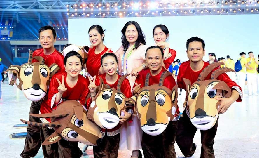 Các nghệ sĩ Campuchia tham gia biểu diễn tại lễ bế mạc SEA Games 31. Ảnh: P.MINH