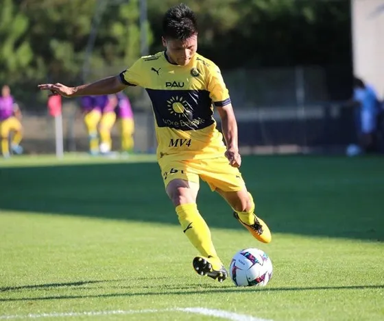 Quang Hải tại Pau FC
