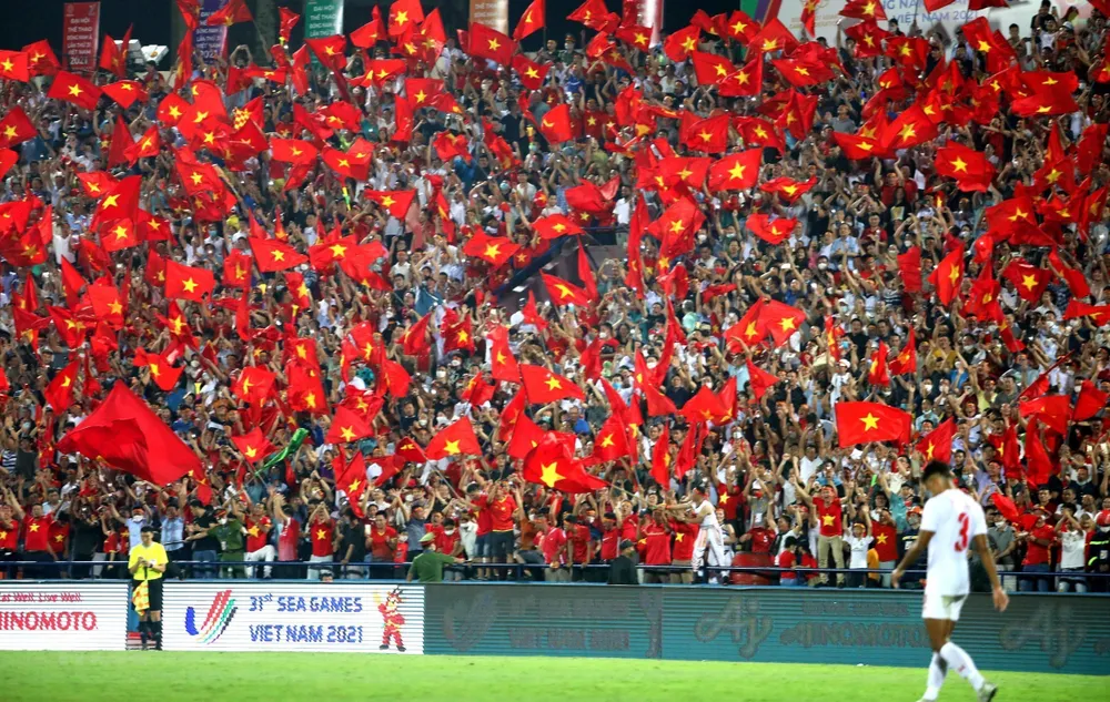 “Chảo lửa” từ khán đài ảnh 1