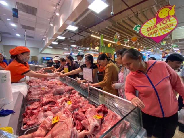 Siêu thị Co.opmart giảm giá thịt heo 3 ngày cuối tháng 7 để góp phần chia sẻ với khách hàng