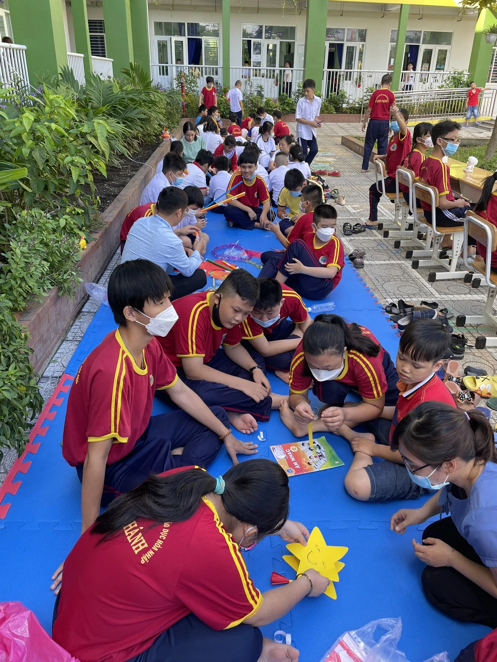 Tặng học bổng cho trẻ khuyết tật khó khăn tại Bình Chánh ảnh 3 Tặng học bổng cho trẻ khuyết tật khó khăn tại Bình Chánh ảnh 3