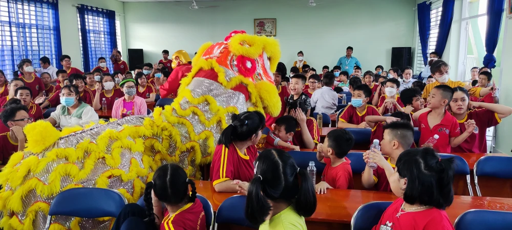 Tặng học bổng cho trẻ khuyết tật khó khăn tại Bình Chánh ảnh 4 Tặng học bổng cho trẻ khuyết tật khó khăn tại Bình Chánh ảnh 4