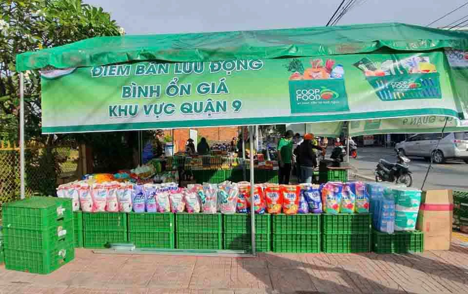 Co.op Food tổ chức bán hàng lưu động bình ổn giá