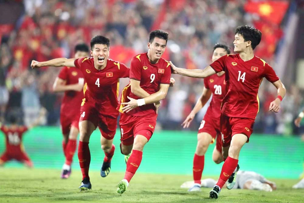 Niềm vui chiến thắng của các tuyển thủ bóng đá Việt Nam trong năm 2022 Ảnh: HOÀNG YẾN