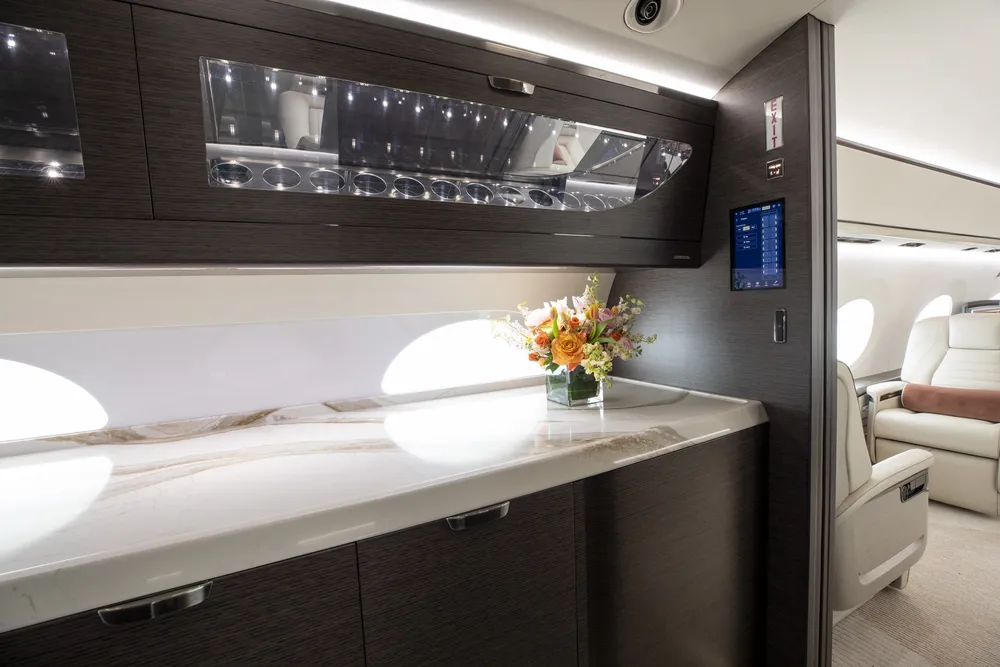 “Đã mắt” ngắm G700 - ngôi sao của triển lãm hàng không Airshow 2022 tại Sân bay Vân Đồn ảnh 2