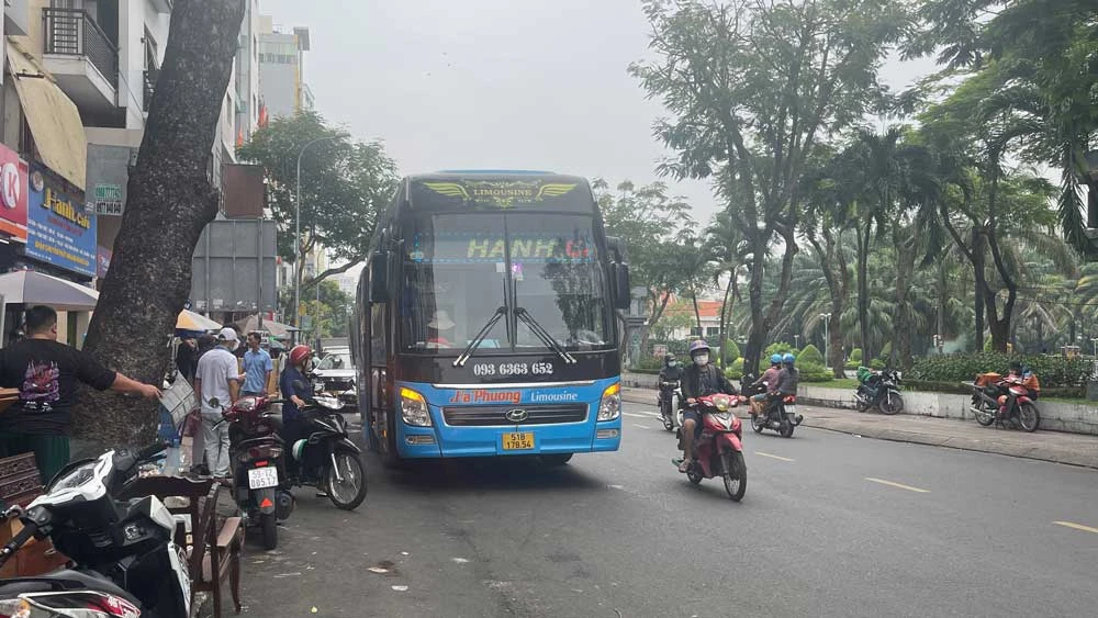 Chỉnh đốn căn cơ lập lại trật tự vận tải: Loay hoay “bắt cóc bỏ dĩa” ảnh 1 Chỉnh đốn căn cơ lập lại trật tự vận tải: Loay hoay “bắt cóc bỏ dĩa” ảnh 1