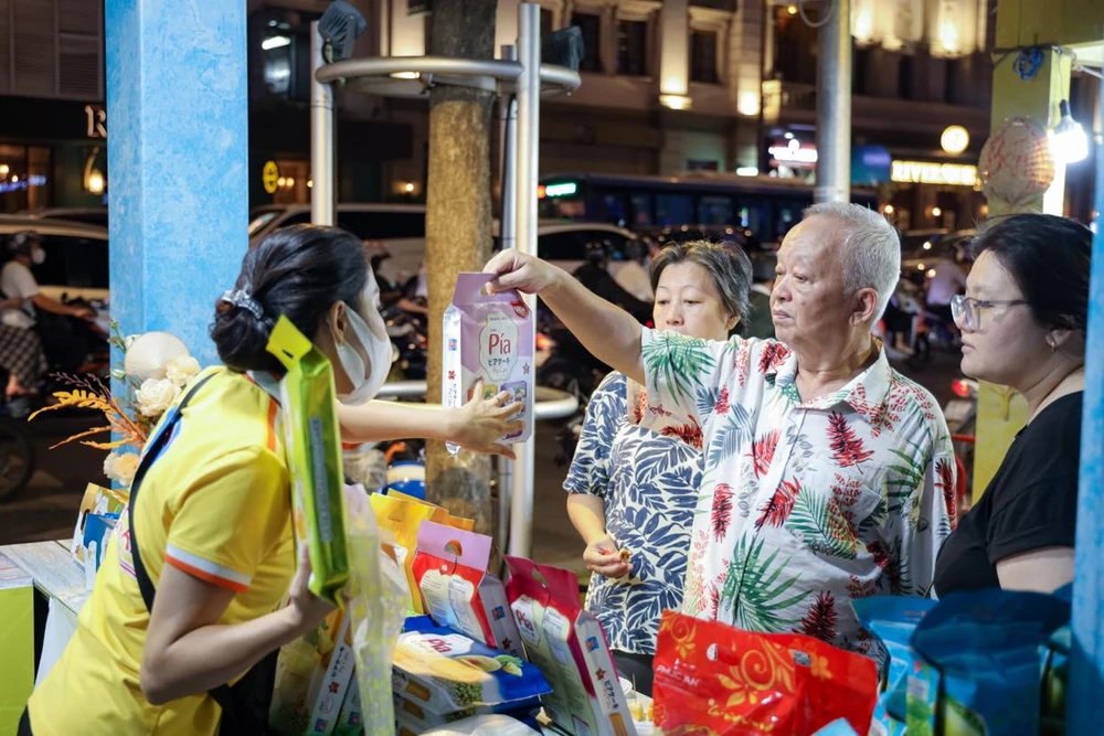 Thực khách tham quan Không gian văn hóa ẩm thực Sài Gòn - Thành phố Hồ Chí Minh xưa và nay