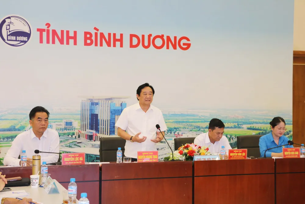 Ông Nguyễn Hoàng Thao, Phó Bí thư Thường trực Tỉnh ủy Bình Dương tại buổi gặp gỡ công nhân ưu tú, đối tượng Đảng tại các DN ngoài khu vực nhà nước Ông Nguyễn Hoàng Thao, Phó Bí thư Thường trực Tỉnh ủy Bình Dương tại buổi gặp gỡ công nhân ưu tú, đối tượng Đảng tại các DN ngoài khu vực nhà nước