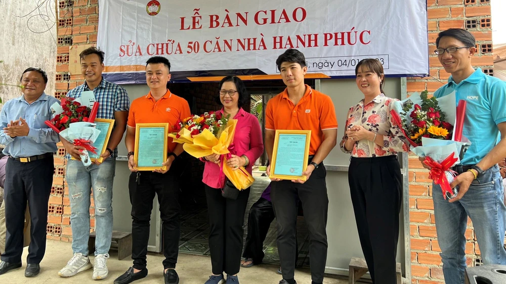 Bàn giao nhà tình nghĩa cho các hộ chính sách, hộ nghèo tại TPHCM