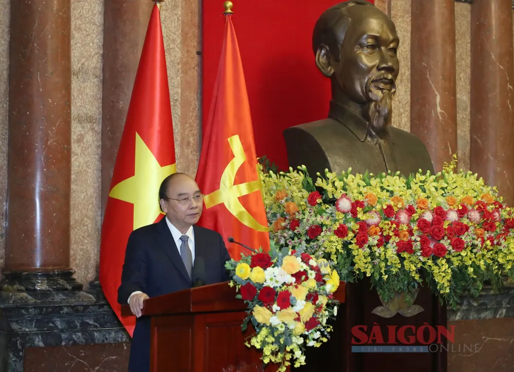 Nguyên Chủ tịch nước Nguyễn Xuân Phúc phát biểu tại lễ bàn giao công tác, chiều 4-2-2023. Ảnh: QUANG PHÚC