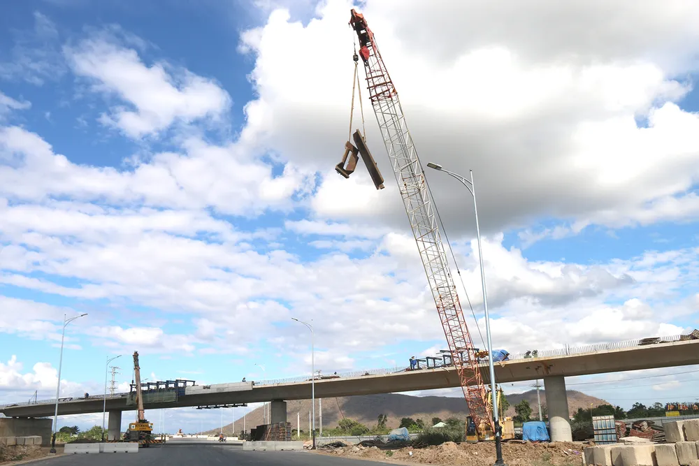 Ngay những ngày đầu năm, đơn vị thi công dự án Vĩnh Hảo - Phan Thiết, đoạn qua tỉnh Bình Thuận khẩn trương hoàn thiện các hạng mục Ngay những ngày đầu năm, đơn vị thi công dự án Vĩnh Hảo - Phan Thiết, đoạn qua tỉnh Bình Thuận khẩn trương hoàn thiện các hạng mục