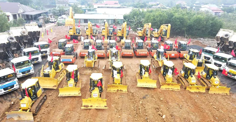 Động thổ thực hiện dự án thành phần cao tốc Vạn Ninh - Cam Lộ, qua hai tỉnh Quảng Trị và Quảng Bình Động thổ thực hiện dự án thành phần cao tốc Vạn Ninh - Cam Lộ, qua hai tỉnh Quảng Trị và Quảng Bình