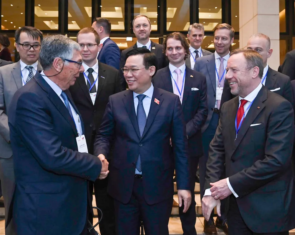 Chủ tịch Quốc hội Vương Đình Huệ làm việc với Đoàn doanh nghiệp Hội đồng Kinh doanh EU - ASEAN và EuroCham Việt Nam