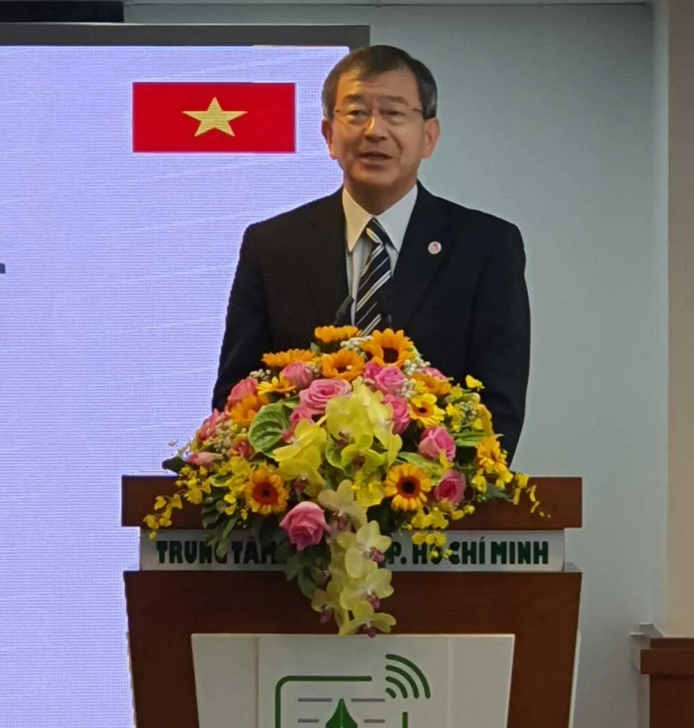 Tổng Lãnh sự Nhật Bản tại TPHCM Watanabe Nobuhiro phát biểu tại buổi họp báo. Ảnh: THỤY VŨ