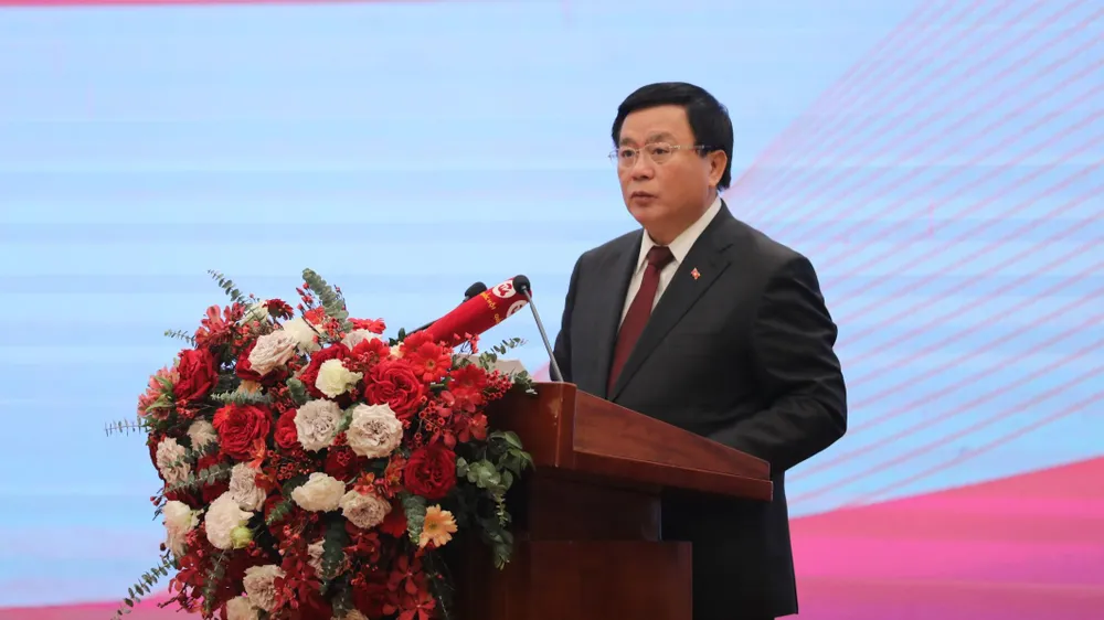 Giám đốc Học viện Chính trị Quốc gia Hồ Chí Minh Nguyễn Xuân Thắng phát biểu đề dẫn tại hội thảo. Ảnh: VIẾT CHUNG Giám đốc Học viện Chính trị Quốc gia Hồ Chí Minh Nguyễn Xuân Thắng phát biểu đề dẫn tại hội thảo. Ảnh: VIẾT CHUNG