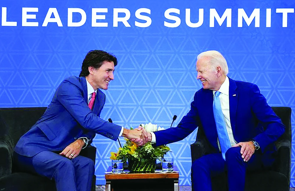 Tổng thống Mỹ J.Biden gặp Thủ tướng Canada J.Trudeau tại Hội nghị thượng đỉnh Bắc Mỹ hồi đầu năm 2023. Ảnh: REUTERS