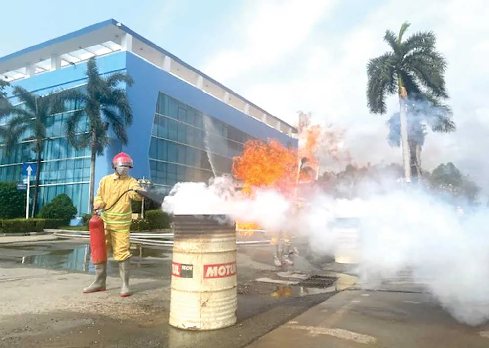 Khi tình huống cháy giả định xảy ra, lực lượng PCCC cơ sở sử dụng các phương tiện PCCC tại chỗ để xử lý