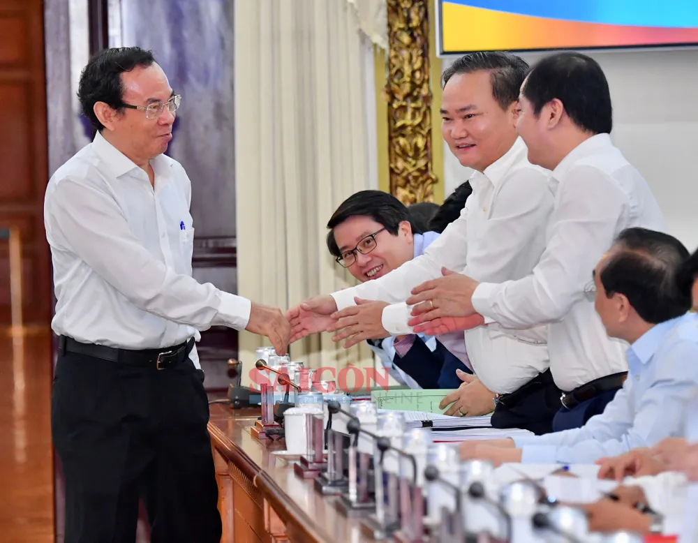 Bí thư Thành uỷ TPHCM Nguyễn Văn Nên gặp gỡ đại biểu. Ảnh: VIỆT DŨNG