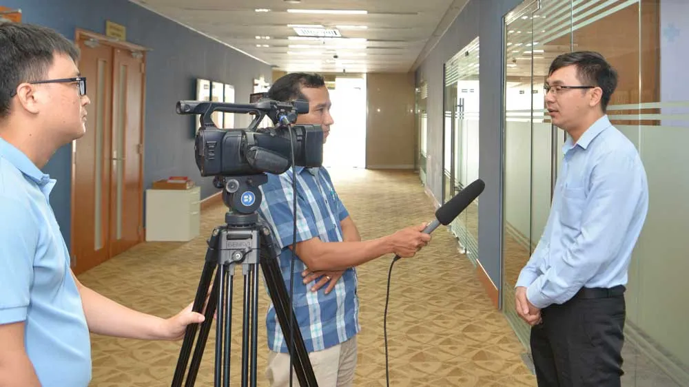 Khách mời trả lời phỏng vấn. Ảnh: CAO THĂNG Khách mời trả lời phỏng vấn. Ảnh: CAO THĂNG