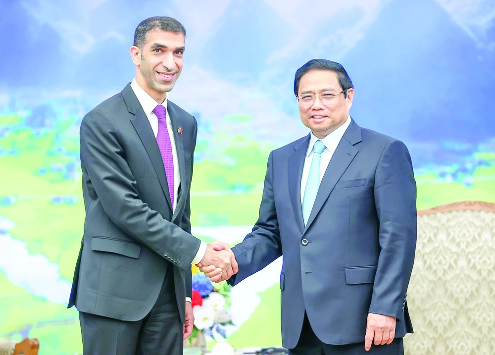 Thủ tướng Phạm Minh Chính tiếp ông Thani bin Ahmed Al Zeyoudi