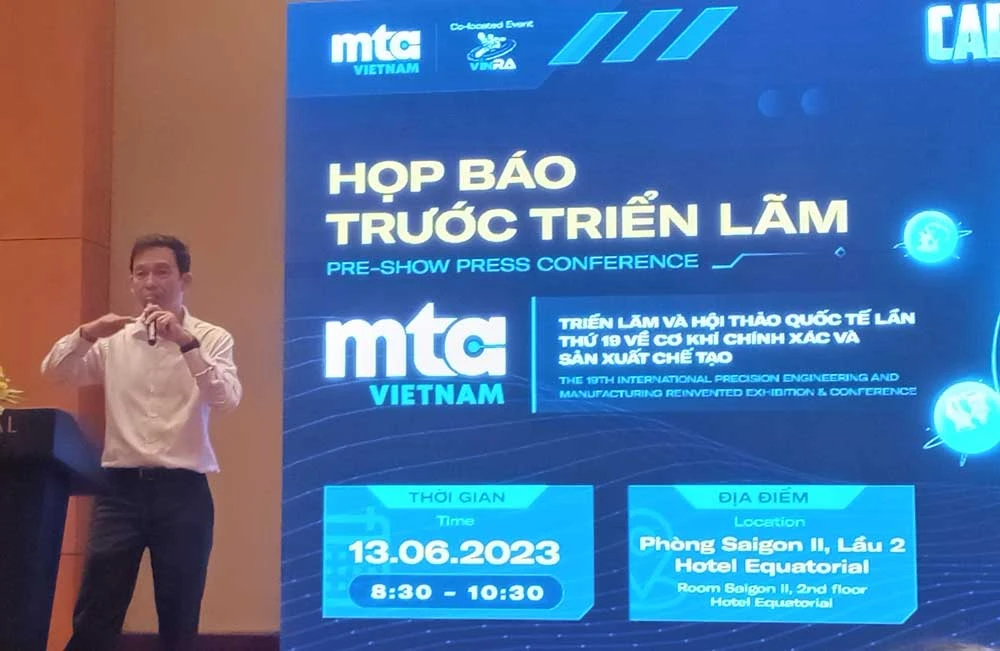 Đại diện Ban tổ chức chia sẻ thông tin tại buổi họp báo