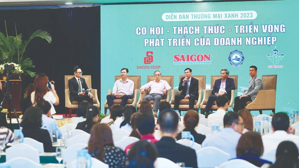 Quang cảnh diễn đàn Thương mại xanh năm 2023 với chủ đề “Thương mại xanh: Cơ hội - Thách thức - Triển vọng phát triển của doanh nghiệp”. Ảnh: HOÀNG HÙNG