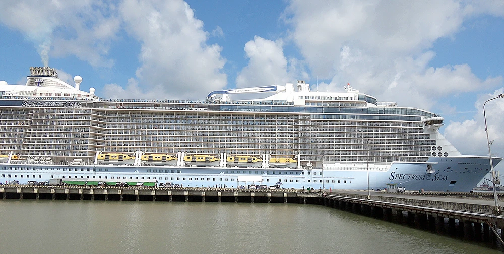 Siêu du thuyền Spectrum of the Seas cập cảng Tân Cảng - Cái Mép, tỉnh Bà Rịa - Vũng Tàu