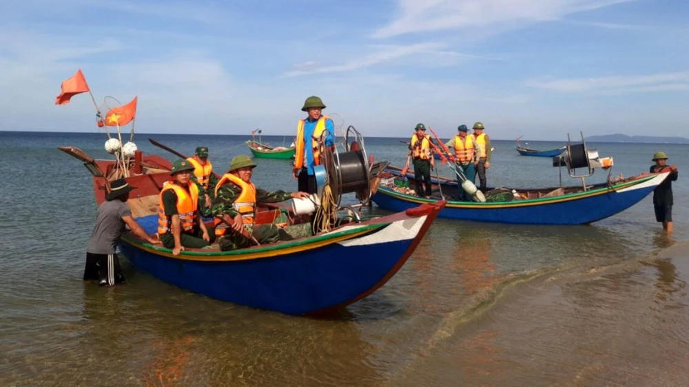 Lực lượng tìm kiếm ngư dân mất tích trên biển 