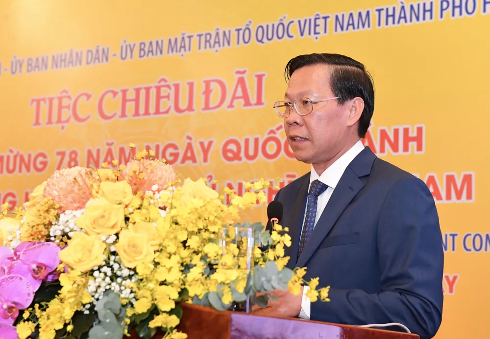 Chủ tịch UBND TPHCM Phan Văn Mãi phát biểu tại tiệc chiêu đãi. Ảnh: VIỆT DŨNG