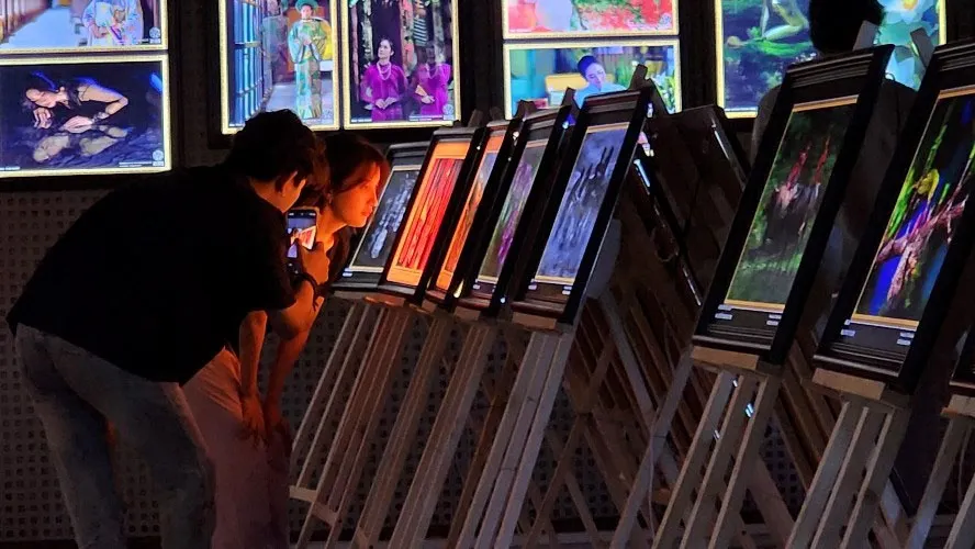 Người xem triển lãm ảnh 3D Người xem triển lãm ảnh 3D