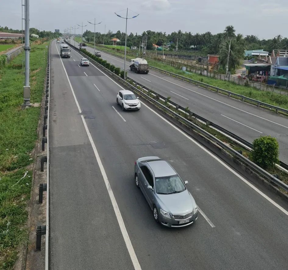 Đường cao tốc TPHCM - Trung Lương góp phần thúc đẩy phát triển kinh tế - xã hội tỉnh Long An Đường cao tốc TPHCM - Trung Lương góp phần thúc đẩy phát triển kinh tế - xã hội tỉnh Long An