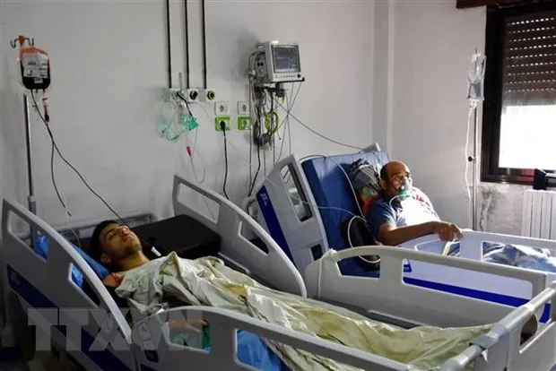 Những người bị thương trong vụ tấn công được điều trị tại bệnh viện ở Homs, ngày 5-10-2023. Ảnh: AFP/TTXVN Những người bị thương trong vụ tấn công được điều trị tại bệnh viện ở Homs, ngày 5-10-2023. Ảnh: AFP/TTXVN