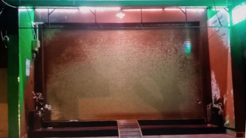 Căn nhà bị &quot;khủng bố&quot; bằng chất bẩn, mắm tôm