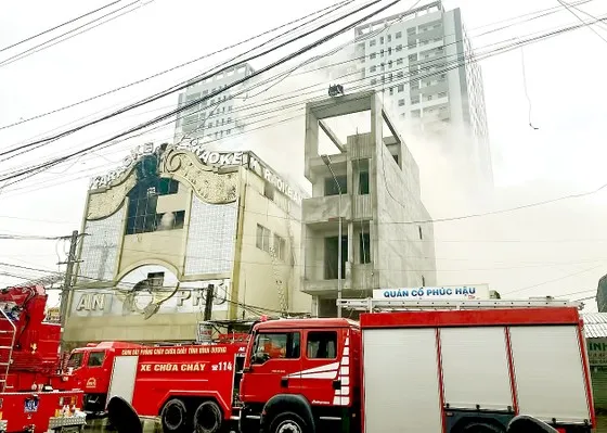 Lực lượng chữa cháy, cứu người tại karaoke An Phú, TP Thuận An Lực lượng chữa cháy, cứu người tại karaoke An Phú, TP Thuận An