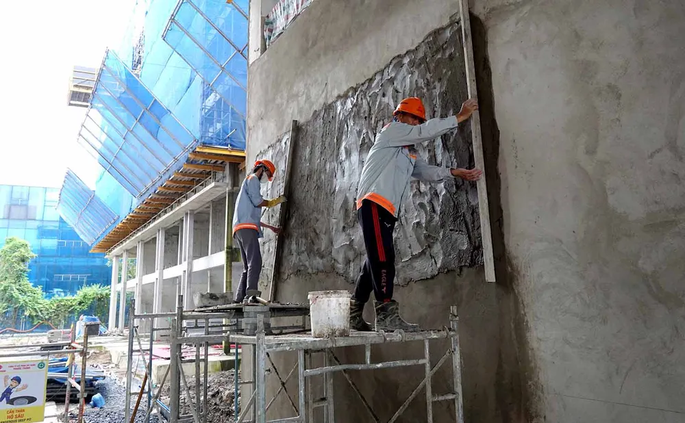 Công nhân xây dựng tại Dự án Khu nhà xã hội phục vụ công nhân thuê - Thu Thiem Green House, phường Thạnh Mỹ Lợi, TP Thủ Đức, TPHCM. Ảnh: HOÀNG HÙNG