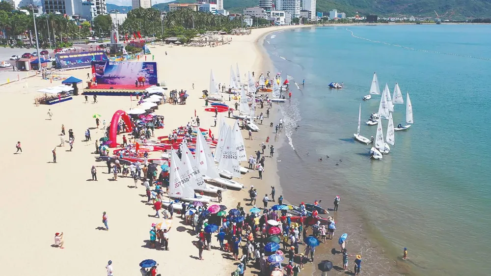 Các giải đua thuyền, thể thao biển quốc tế là một giải pháp giúp ngành du lịch tỉnh Bình Định khởi sắc, phát triển trong giai đoạn tới. Ảnh: NGỌC OAI Các giải đua thuyền, thể thao biển quốc tế là một giải pháp giúp ngành du lịch tỉnh Bình Định khởi sắc, phát triển trong giai đoạn tới. Ảnh: NGỌC OAI