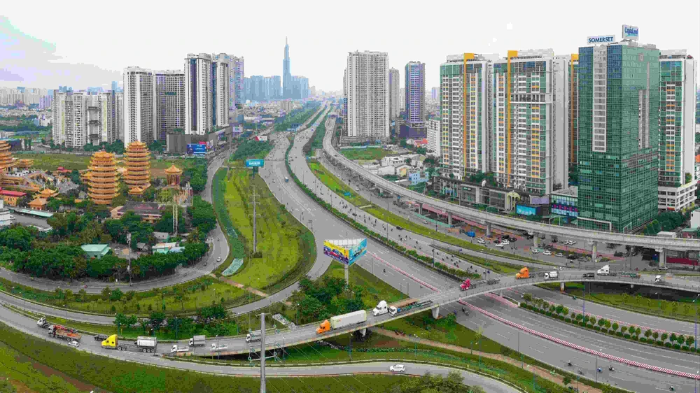 Nhiều tiềm năng khai thác tối đa giá trị quỹ đất dọc tuyến metro số 1. Trong ảnh: Hạ tầng giao thông tại ngã ba Cát Lái, TP Thủ Đức, TPHCM. Ảnh: HOÀNG HÙNG