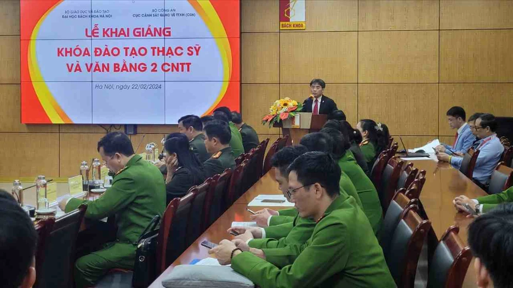 Lễ khai giảng lớp đào tạo văn bằng 2, thạc sĩ ngành công nghệ thông tin cho C06