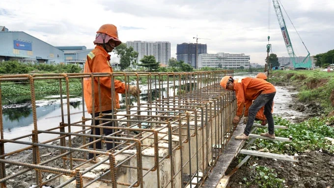 TPHCM: Tiếp tục đẩy mạnh đầu tư công để tạo đà tăng trưởng