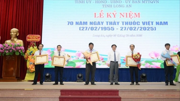 Các cá nhân vinh dự được Chủ tịch nước phong tặng danh hiệu “Thầy thuốc ưu tú”