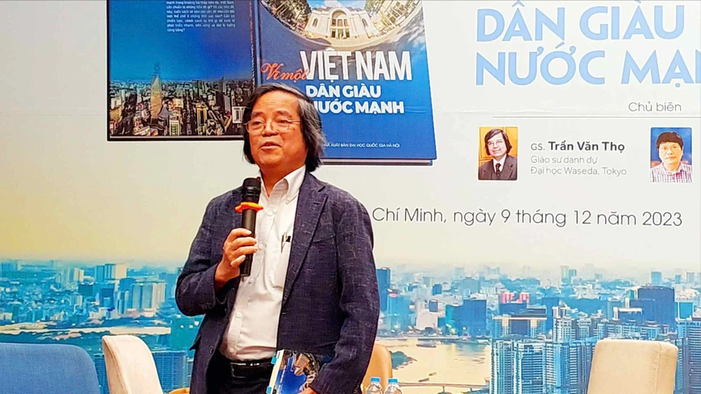 GS Trần Văn Thọ tại buổi ra mắt sách Vì một Việt Nam dân giàu nước mạnh. Ảnh: MAI HOA IMG_20250324_103307.jpg