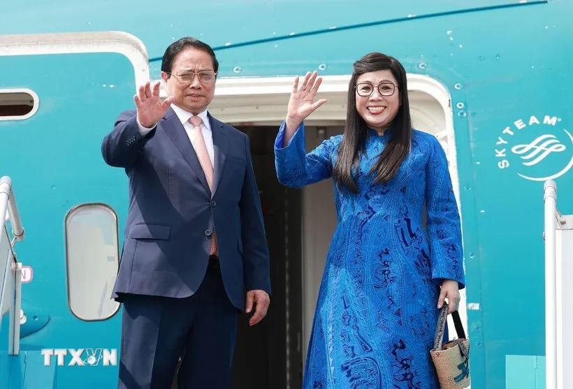 Thủ tướng Phạm Minh Chính và Phu nhân Lê Thị Bích Trân rời Thủ đô Hà Nội, lên đường tham dự Hội nghị Thượng đỉnh BRICS mở rộng năm 2025 tại Brazil. Ảnh: TTXVN chinh.jpg