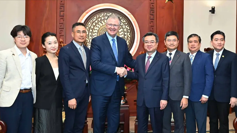 Phó Bí thư Thường trực Thành ủy Nguyễn Thanh Nghị tiếp ông Daniel Kritenbrink, cựu Đại sứ Hoa Kỳ tại Việt Nam, thành viên Hội đồng quản trị của Tập đoàn The Asia Group. Ảnh: VIỆT DŨNG
