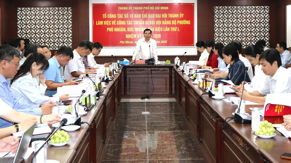 Phó Trưởng Ban Tổ chức Thành ủy TPHCM Nguyễn Văn Minh làm việc với Đảng ủy các phường Phú Nhuận, Đức Nhuận, Cầu Kiệu và Minh Phụng